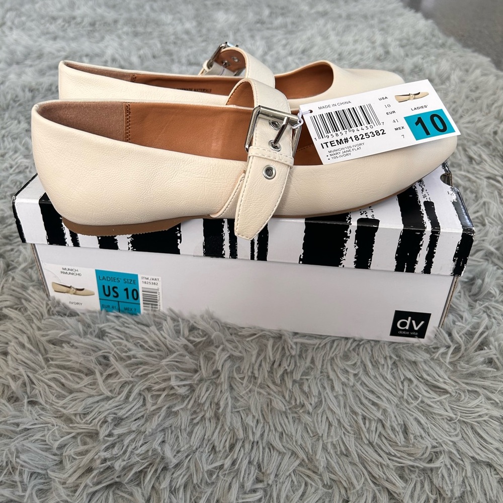 DV by Dolce Vita Cream Flats with Classic Design